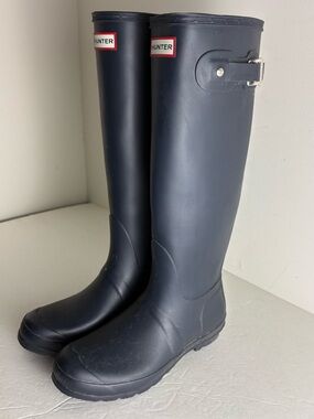 Hunter Women's Original Tall Rain Boots In Navy Size 8